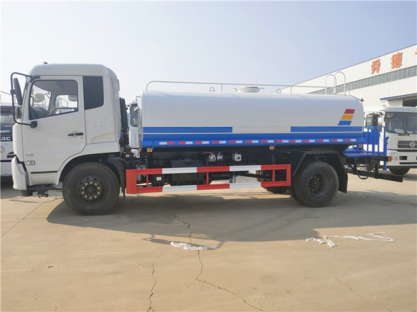东风天锦12方洒水车