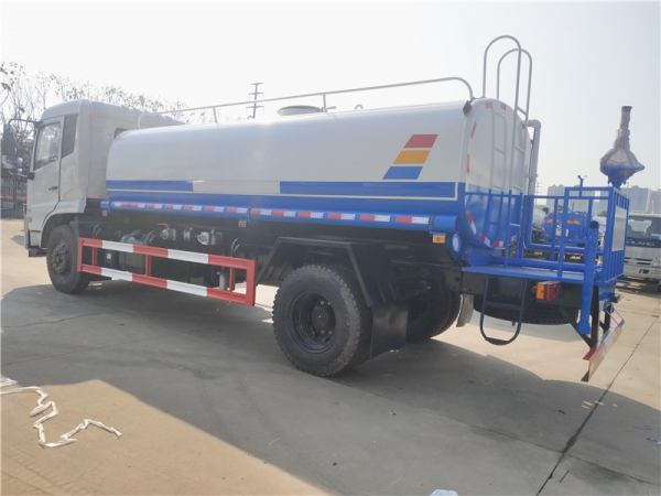 东风天锦12方洒水车