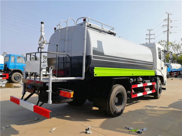 东风御虎12方洒水车