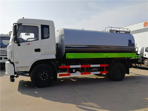 东风御虎12方洒水车