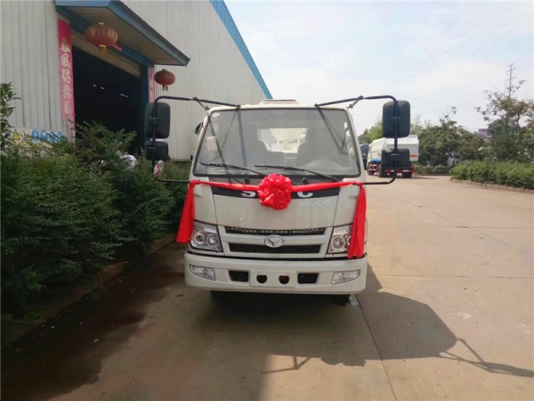 时风蓝牌2吨洒水车