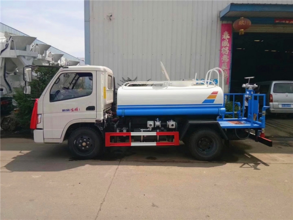 时风蓝牌2吨洒水车