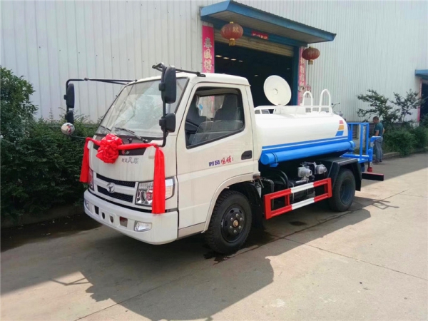 时风蓝牌2吨洒水车