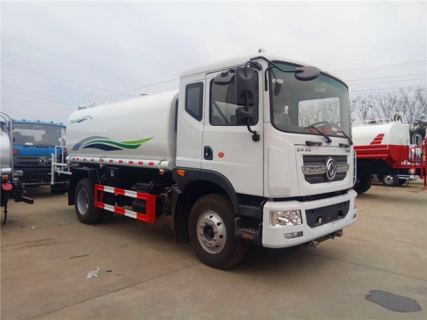 东风D9洒水车15方