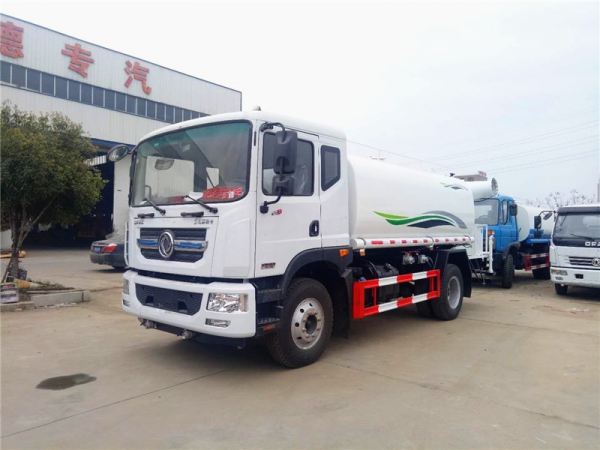 东风D9洒水车15方