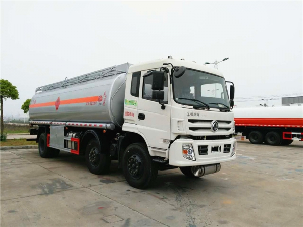 东风特商前四后四运油车