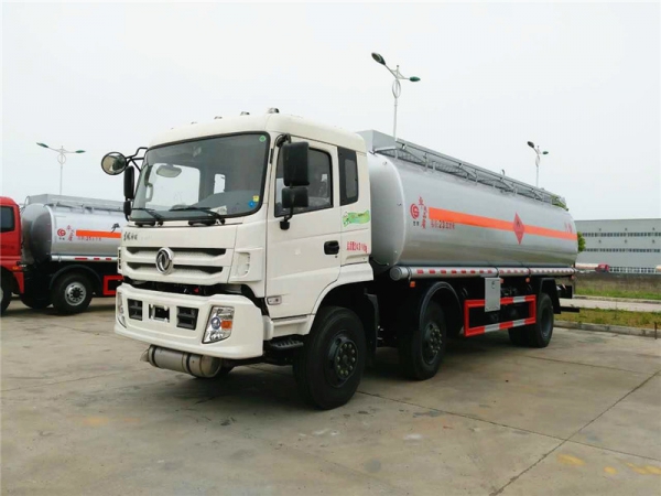 东风特商前四后四运油车