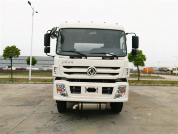 东风特商前四后四运油车