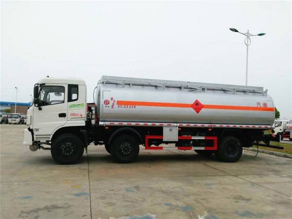 东风特商前四后四运油车