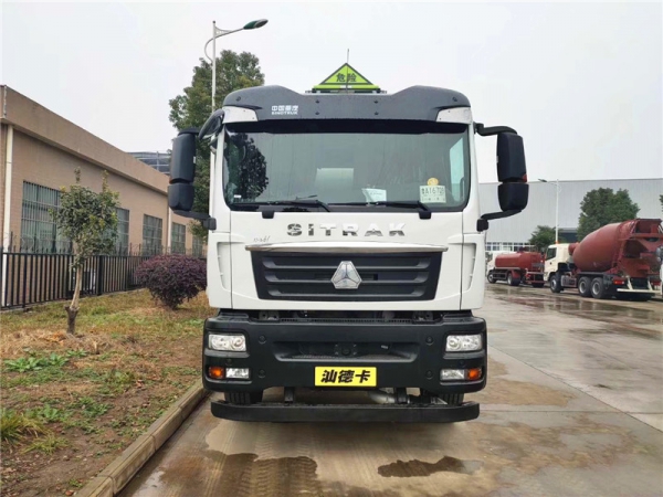 重汽汕德卡30.4方铝合金油车