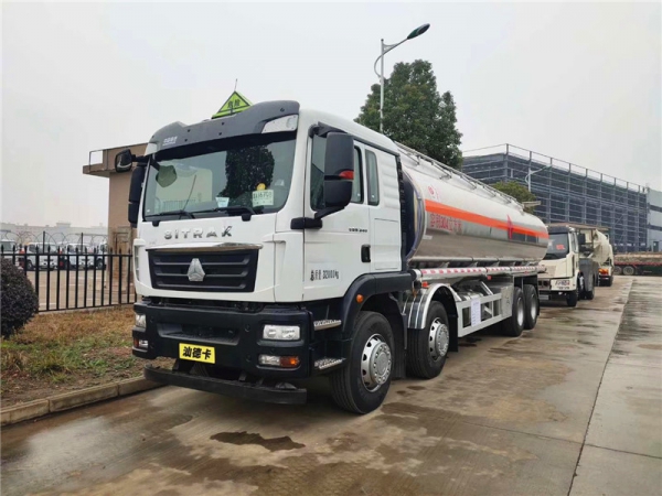 重汽汕德卡30.4方铝合金油车