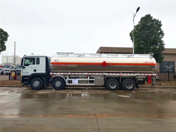 重汽汕德卡30.4方铝合金油车