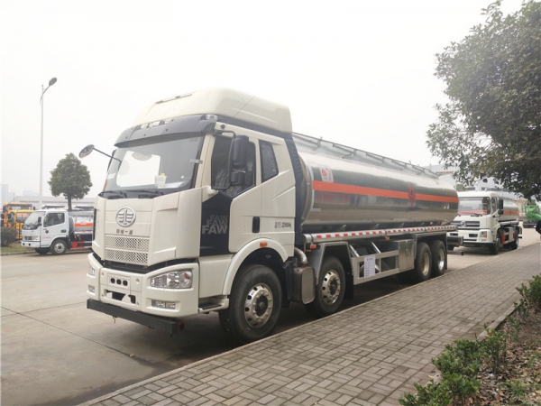 解放前四后八27方铝合金油车