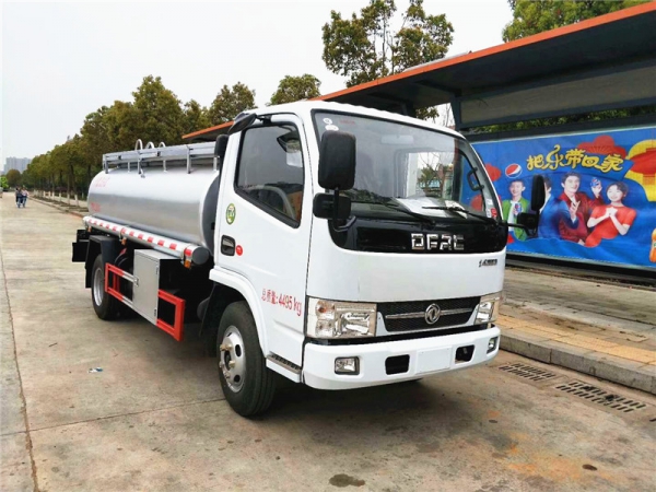 东风多利卡2.46方蓝牌供液车