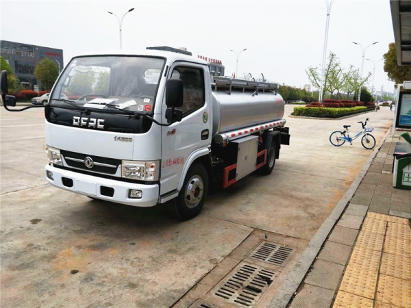 东风多利卡2.46方蓝牌供液车