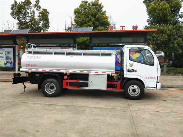 东风多利卡2.46方蓝牌供液车