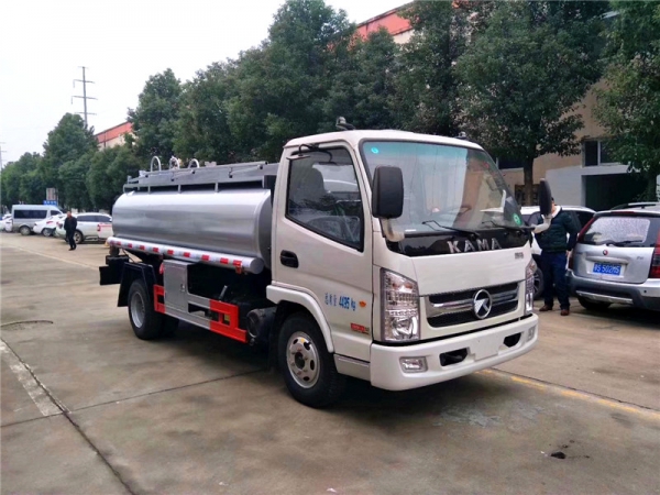 凯马2.48方蓝牌供液车