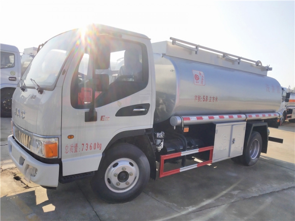 江淮5.8方供液车