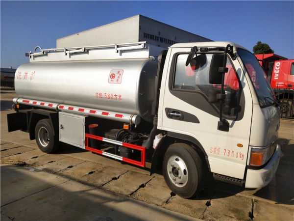 江淮5.8方供液车