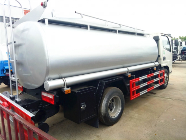 东风多利卡5.9方供液车