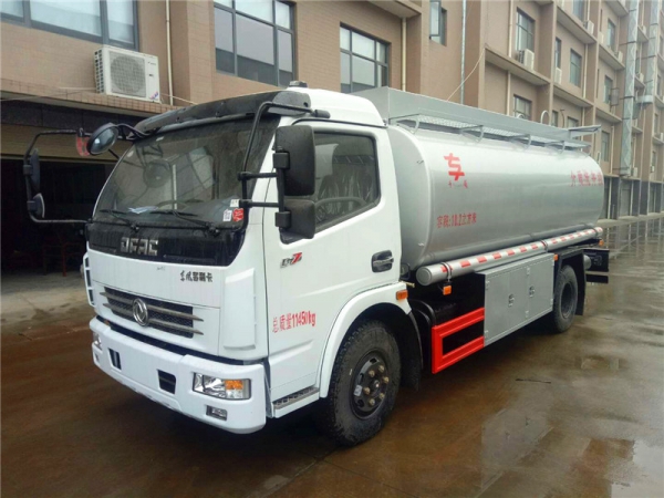 东风多利卡10.2方供液车