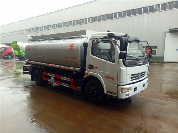 东风多利卡10.2方供液车