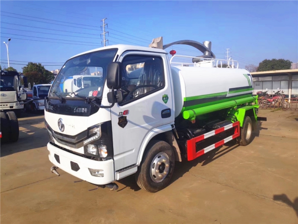 国六东风多利卡10方洒水车