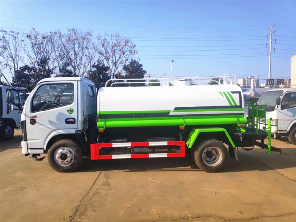国六东风多利卡10方洒水车