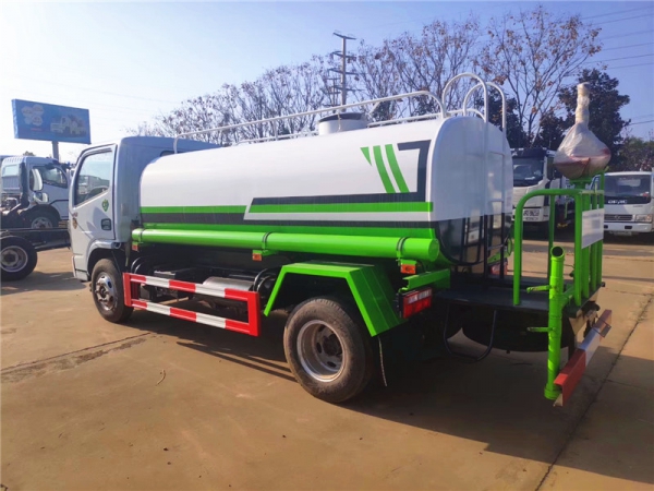 国六东风多利卡10方洒水车