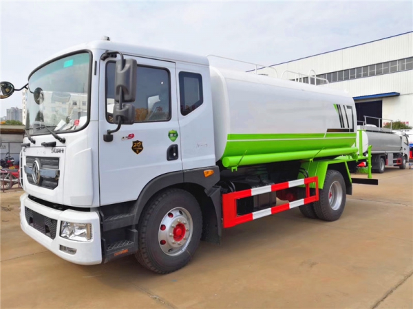 国六东风12方洒水车