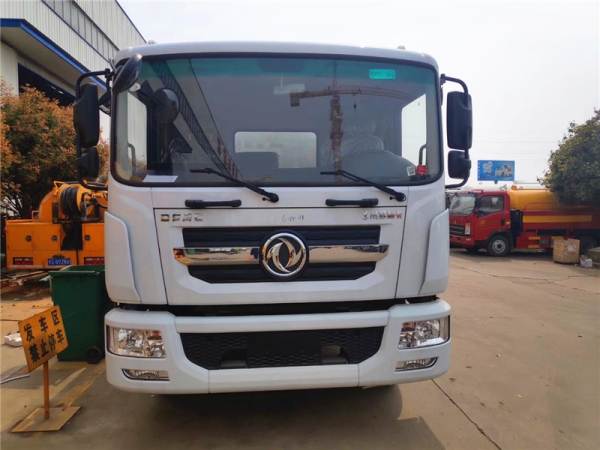 国六东风12方洒水车