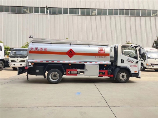 同威解放8.72方加油车