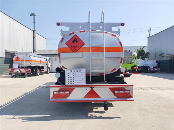 同威解放8.72方加油车