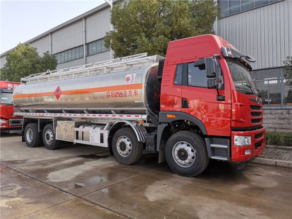 解放J6前四后六25.5方铝合金油罐车【满装27方】