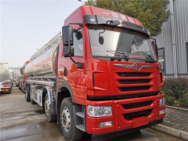 解放J6前四后六25.5方铝合金油罐车【满装27方】