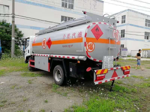 同威解放10.1方加油车【满载10吨】