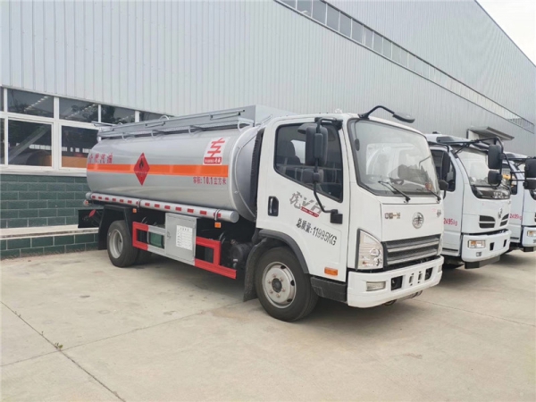 同威解放10.1方加油车【满载10吨】