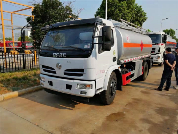 楚胜东风多利卡10方加油车【实际最大容积11.2方】