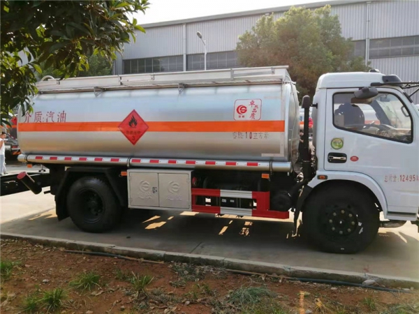 楚胜东风多利卡10方加油车【实际最大容积11.2方】