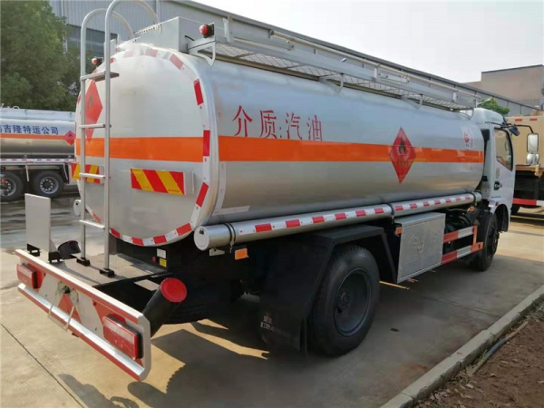 楚胜东风多利卡10方加油车【实际最大容积11.2方】