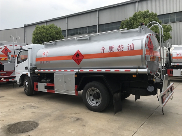 东风多利卡8.6方150马力运油车图片,8吨油罐车报价及配置