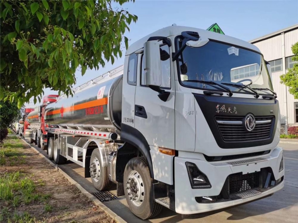 国六东风天龙前四后八29.7方350马力铝合金运油车【20吨不超