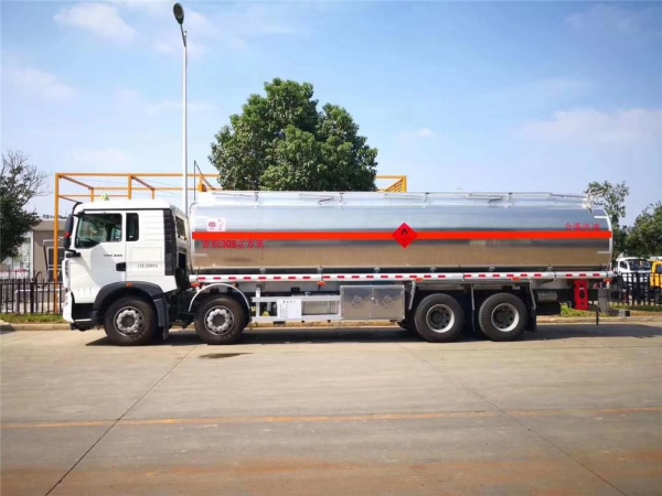 重汽汕德卡前四后八30.5方铝合金运油车【20吨不超载】