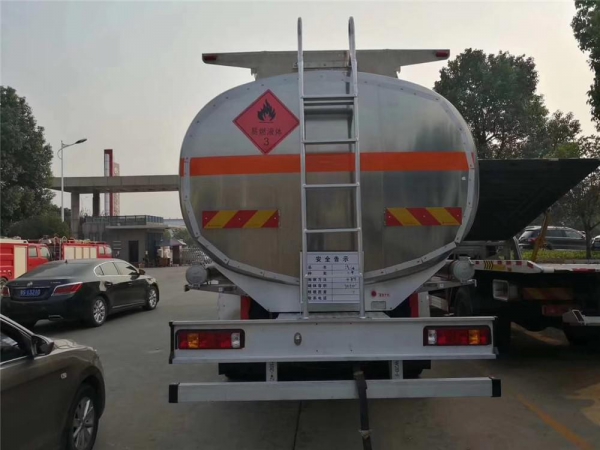 重汽汕德卡前四后八30.5方铝合金运油车【20吨不超载】
