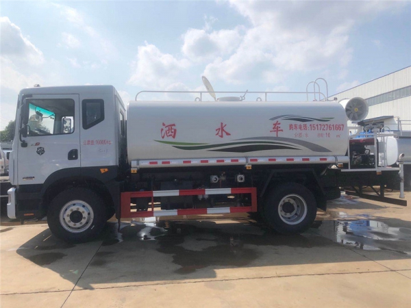 国六东风12吨带雾炮洒水车【公告容积10立方】