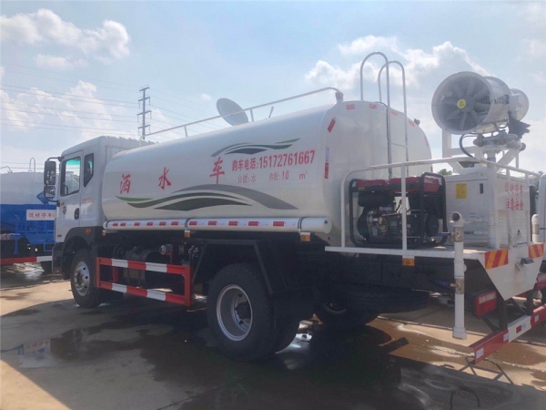 国六东风12吨带雾炮洒水车【公告容积10立方】