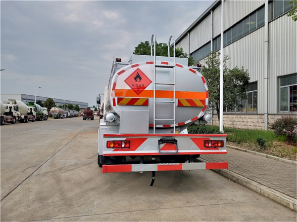 国五东风天锦12.5方加油车【满装载12吨】