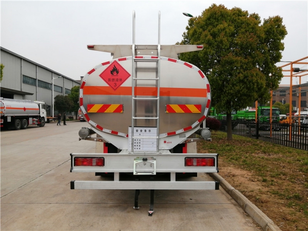 350马力重汽汕德卡26方铝合金油罐车【装载22吨】