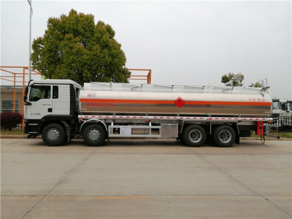 350马力重汽汕德卡26方铝合金油罐车【装载22吨】