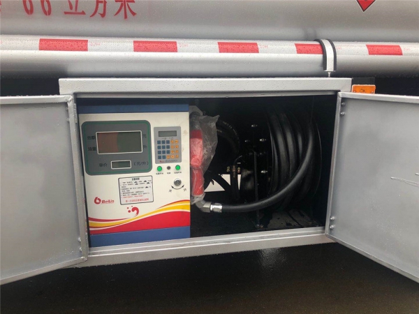 国五东风多利卡4.66方油罐车【实际容积5.5方】